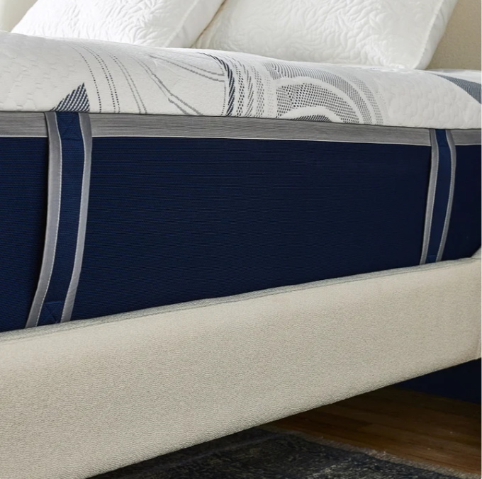 Novaform ComfortGrande Plus Advanced 14 in. Gel Memory Foam Queen Mattress